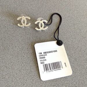 CHANEL NWT 2019 Classic Gold CC Logo Earrings